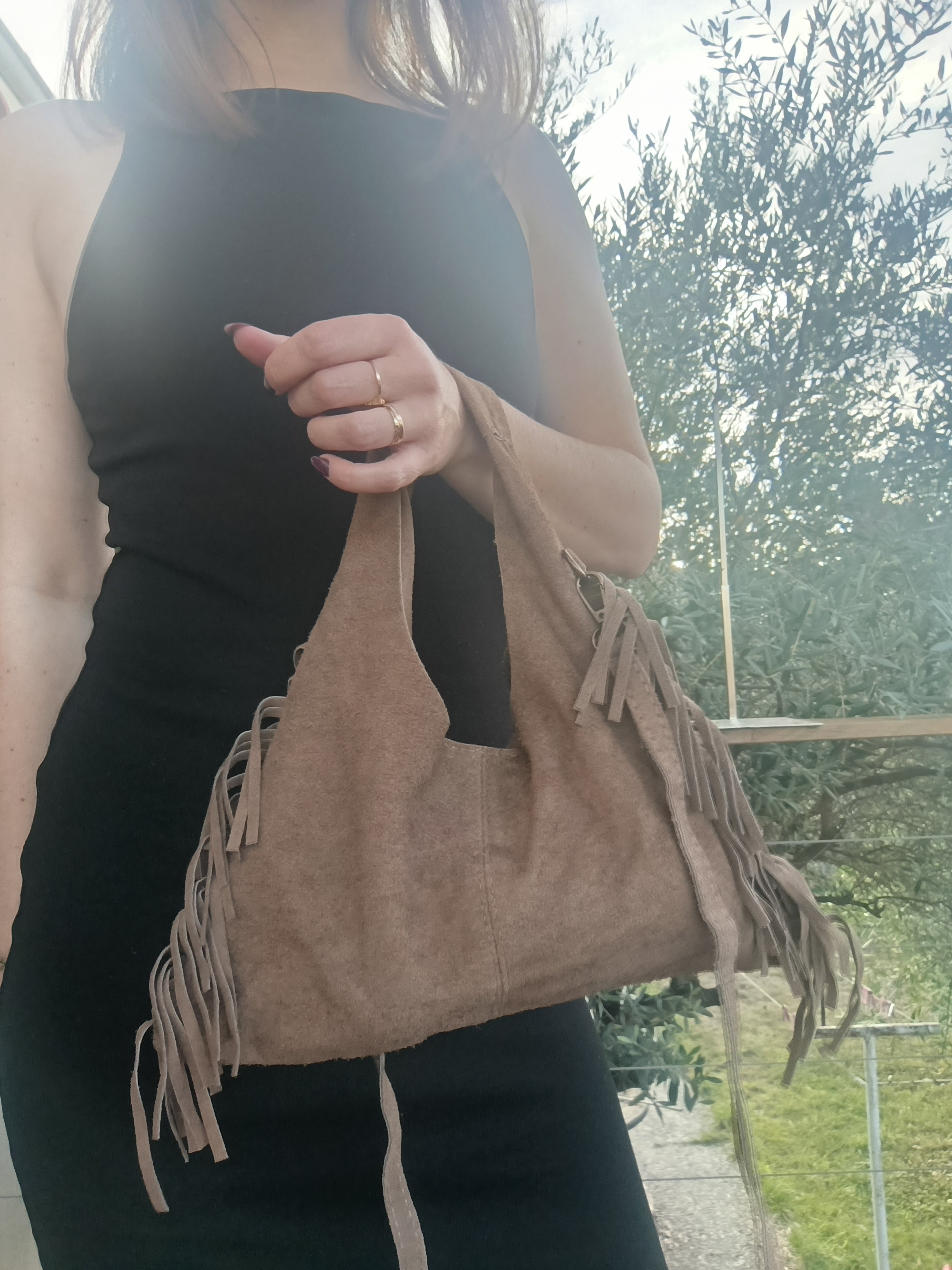 ZÉLIE - Sac à main et/ou à bandoulière taupe avec franges